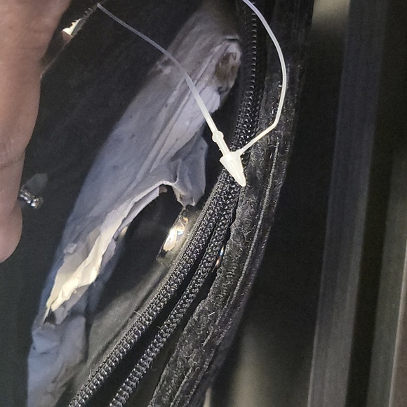 Beautiful handbag Nwot velvet with floral design - Picture 5 of 5